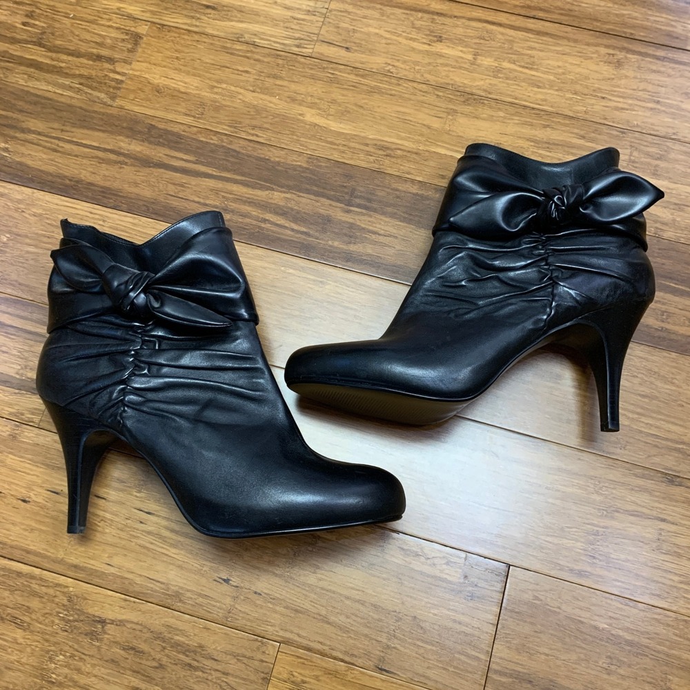 Nine West Concert Black Leather Bow‎ Ruched Ankle Boots Stiletto Heel Womens 10M